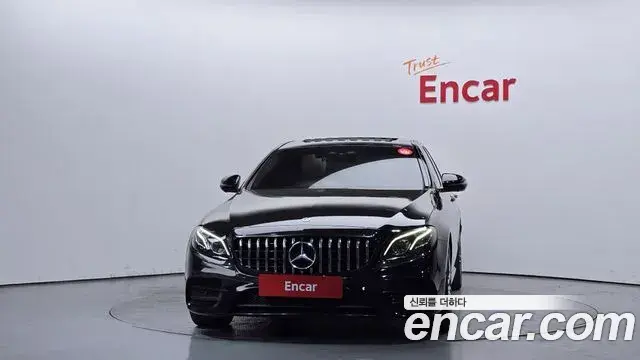 Mercedes-Benz E-Class 2018 — Photo 15/20