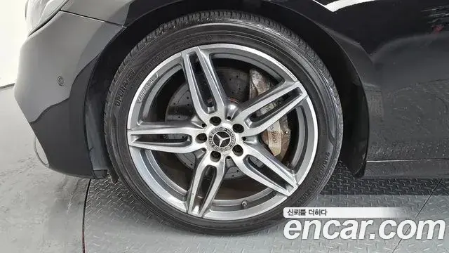 Mercedes-Benz E-Class 2018 — Photo 18/20