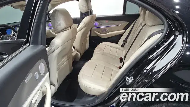 Mercedes-Benz E-Class 2018 — Photo 17/20