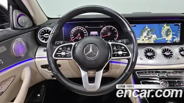 Mercedes-Benz E-Class 2018 — Photo 12/20