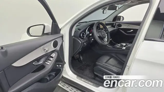Mercedes-Benz GLC-Class 2018 — Photo 21/36