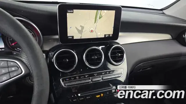 Mercedes-Benz GLC-Class 2018 — Photo 16/36