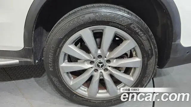 Mercedes-Benz GLC-Class 2018 — Photo 30/36