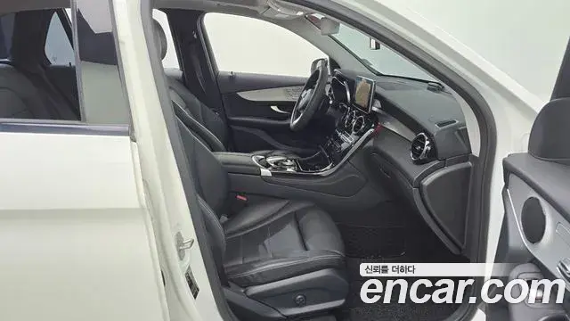 Mercedes-Benz GLC-Class 2018 — Photo 31/36