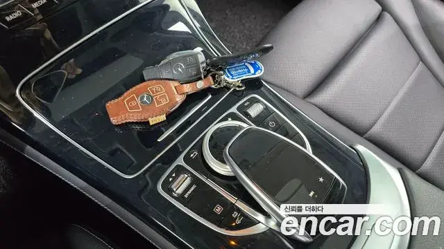 Mercedes-Benz GLC-Class 2018 — Photo 2/36