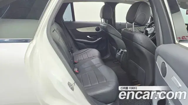 Mercedes-Benz GLC-Class 2018 — Photo 3/36