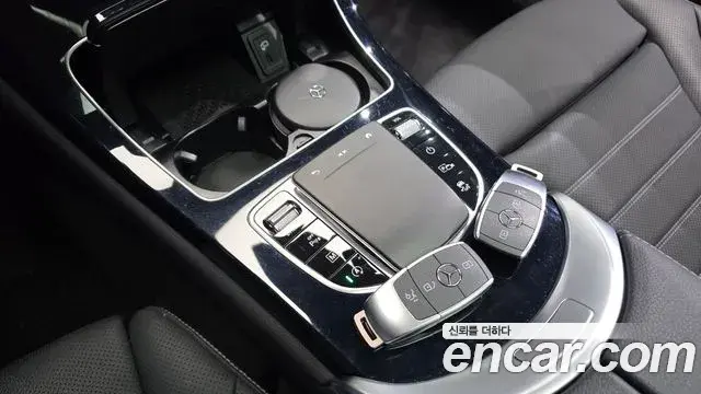 Mercedes-Benz GLC-Class 2021 — Photo 32/32