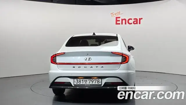 Hyundai Sonata Hybrid 2021 — Photo 18/20