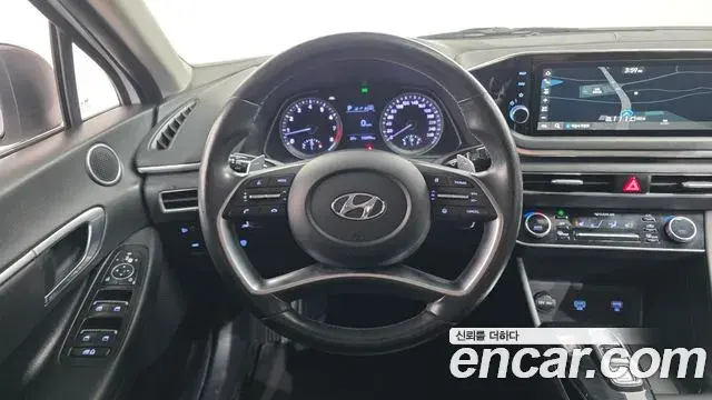 Hyundai Sonata Hybrid 2021 — Photo 13/20