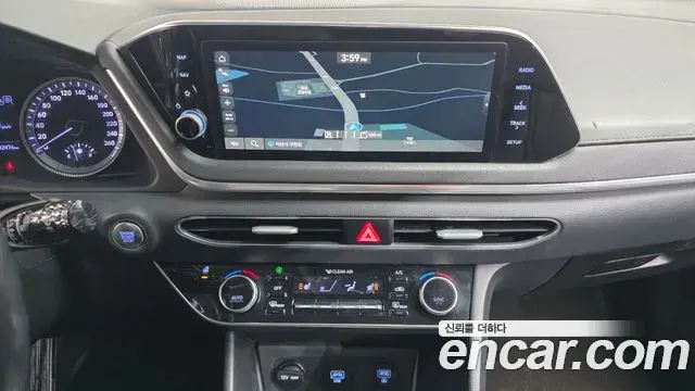 Hyundai Sonata Hybrid 2021 — Photo 15/20