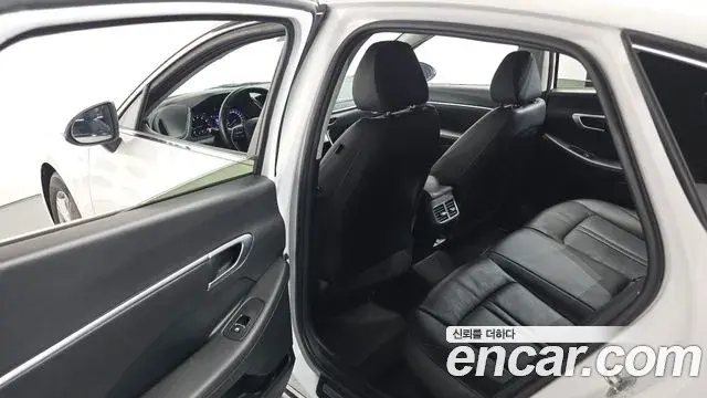 Hyundai Sonata Hybrid 2021 — Photo 16/20