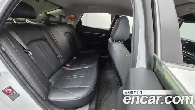 Hyundai Sonata Hybrid 2021 — Photo 9/20