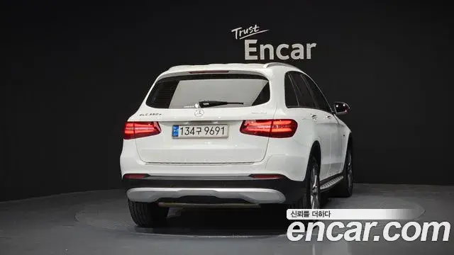 Mercedes-Benz GLC-Class 2018 — Photo 1/20