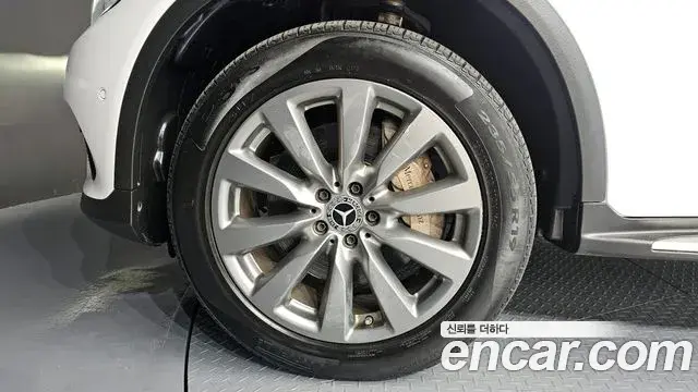 Mercedes-Benz GLC-Class 2018 — Photo 8/20