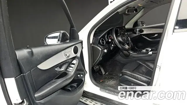 Mercedes-Benz GLC-Class 2018 — Photo 13/20