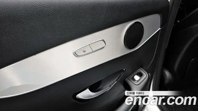 Mercedes-Benz GLC-Class 2018 — Photo 11/20