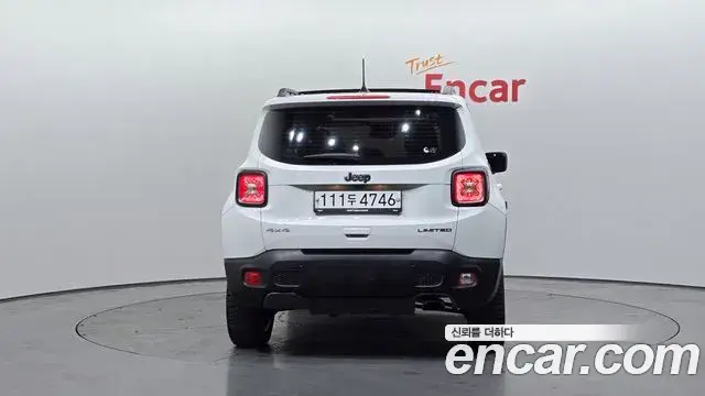 Jeep Renegade 2019 — ფოტო 32/35