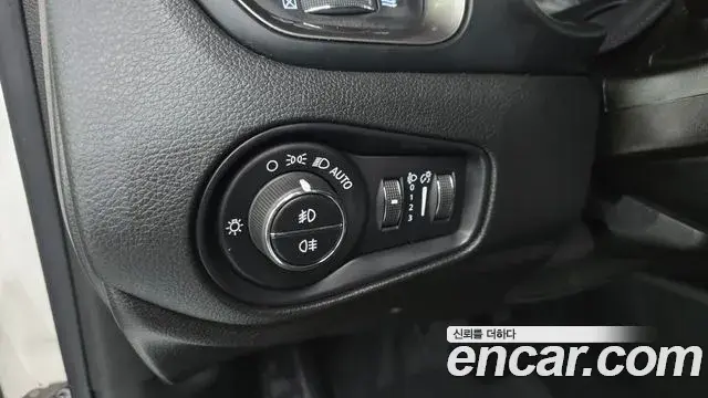 Jeep Renegade 2019 — ფოტო 34/35