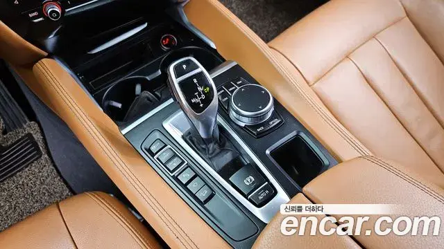 BMW X6 2018 — Şəkil 9/34