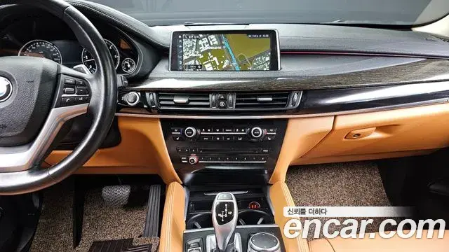 BMW X6 2018 — Şəkil 23/34