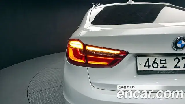 BMW X6 2018 — Şəkil 31/34