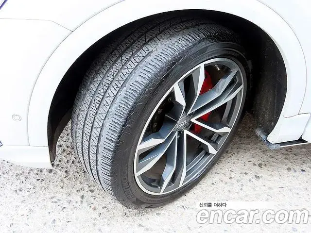 Audi SQ8 2020 — ფოტო 14/20
