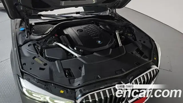 BMW 7 Series 2021 — Photo 2/37