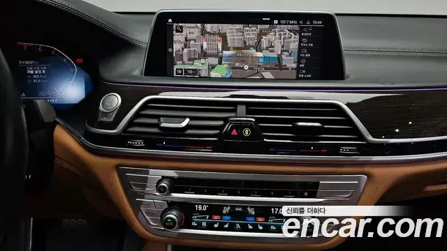 BMW 7 Series 2021 — Photo 13/37