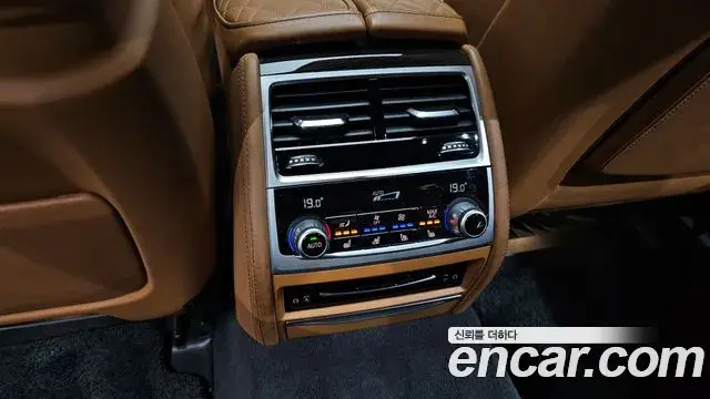 BMW 7 Series 2021 — Photo 9/37