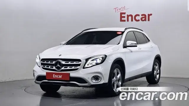 Mercedes-Benz GLA-Class 2018 — Photo 12/31