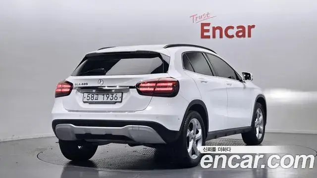 Mercedes-Benz GLA-Class 2018 — Photo 10/31