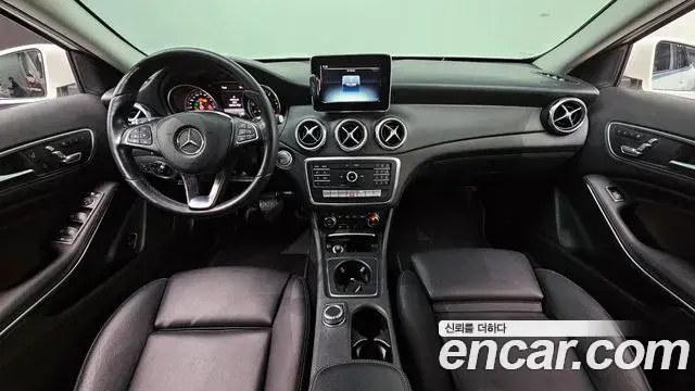 Mercedes-Benz GLA-Class 2018 — Photo 17/31