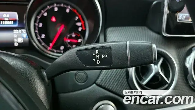 Mercedes-Benz GLA-Class 2018 — Photo 1/31