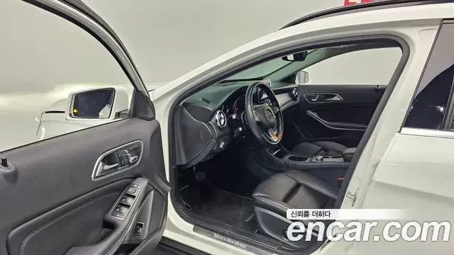 Mercedes-Benz GLA-Class 2018 — Photo 20/31