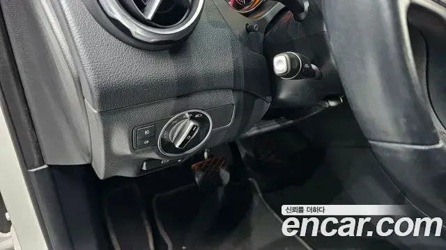 Mercedes-Benz GLA-Class 2018 — Photo 24/31