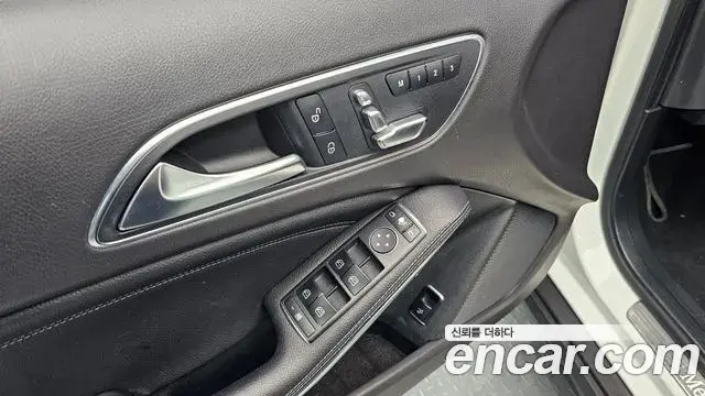 Mercedes-Benz GLA-Class 2018 — Photo 14/31