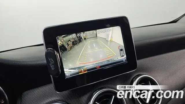 Mercedes-Benz GLA-Class 2018 — Photo 4/31
