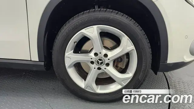 Mercedes-Benz GLA-Class 2018 — Photo 30/31