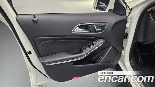 Mercedes-Benz GLA-Class 2018 — Photo 23/31