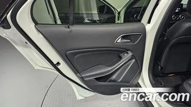 Mercedes-Benz GLA-Class 2018 — Photo 21/31