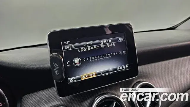 Mercedes-Benz GLA-Class 2018 — Photo 27/31