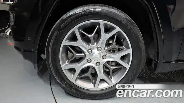 Jeep Grand Cherokee 2020 — Photo 3/20