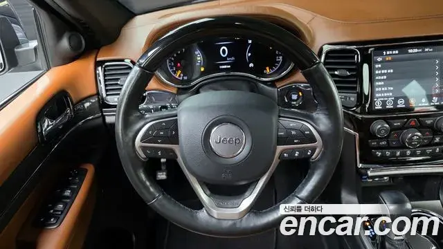 Jeep Grand Cherokee 2020 — Photo 14/20