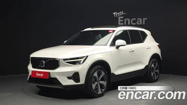 Volvo XC40 2023 — Şəkil 8/31