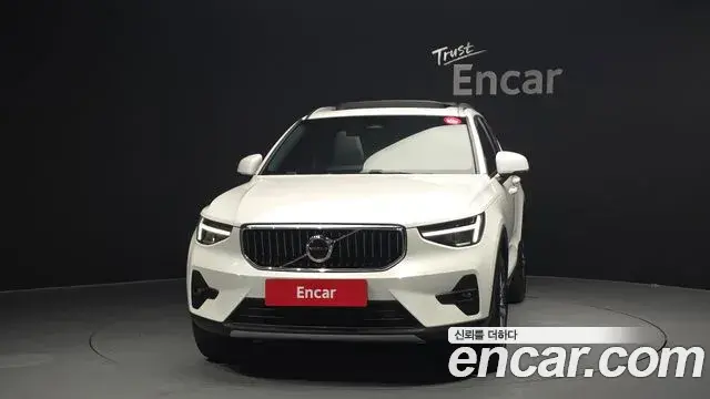 Volvo XC40 2023 — Şəkil 3/31
