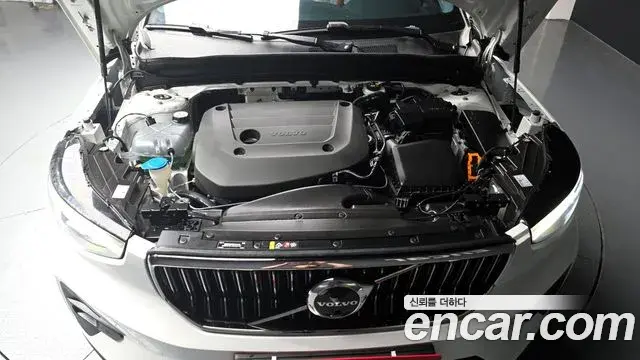 Volvo XC40 2023 — Şəkil 30/31