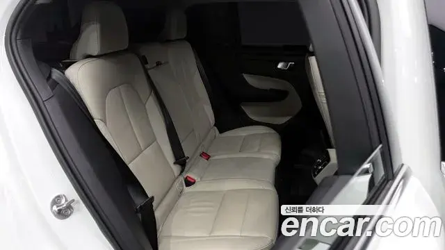 Volvo XC40 2023 — Şəkil 11/31
