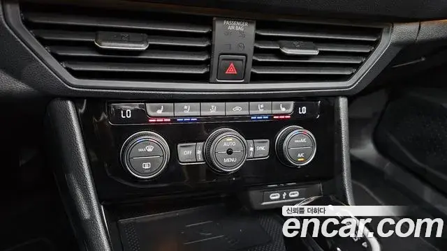Volkswagen Jetta 2024 — ფოტო 23/32