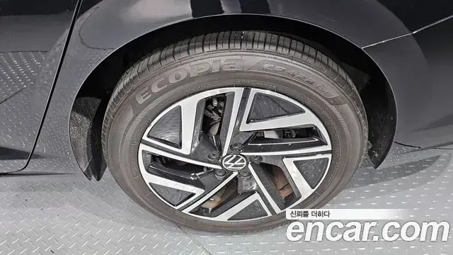 Volkswagen Jetta 2024 — ფოტო 18/32
