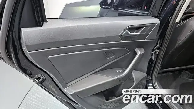 Volkswagen Jetta 2024 — ფოტო 16/32